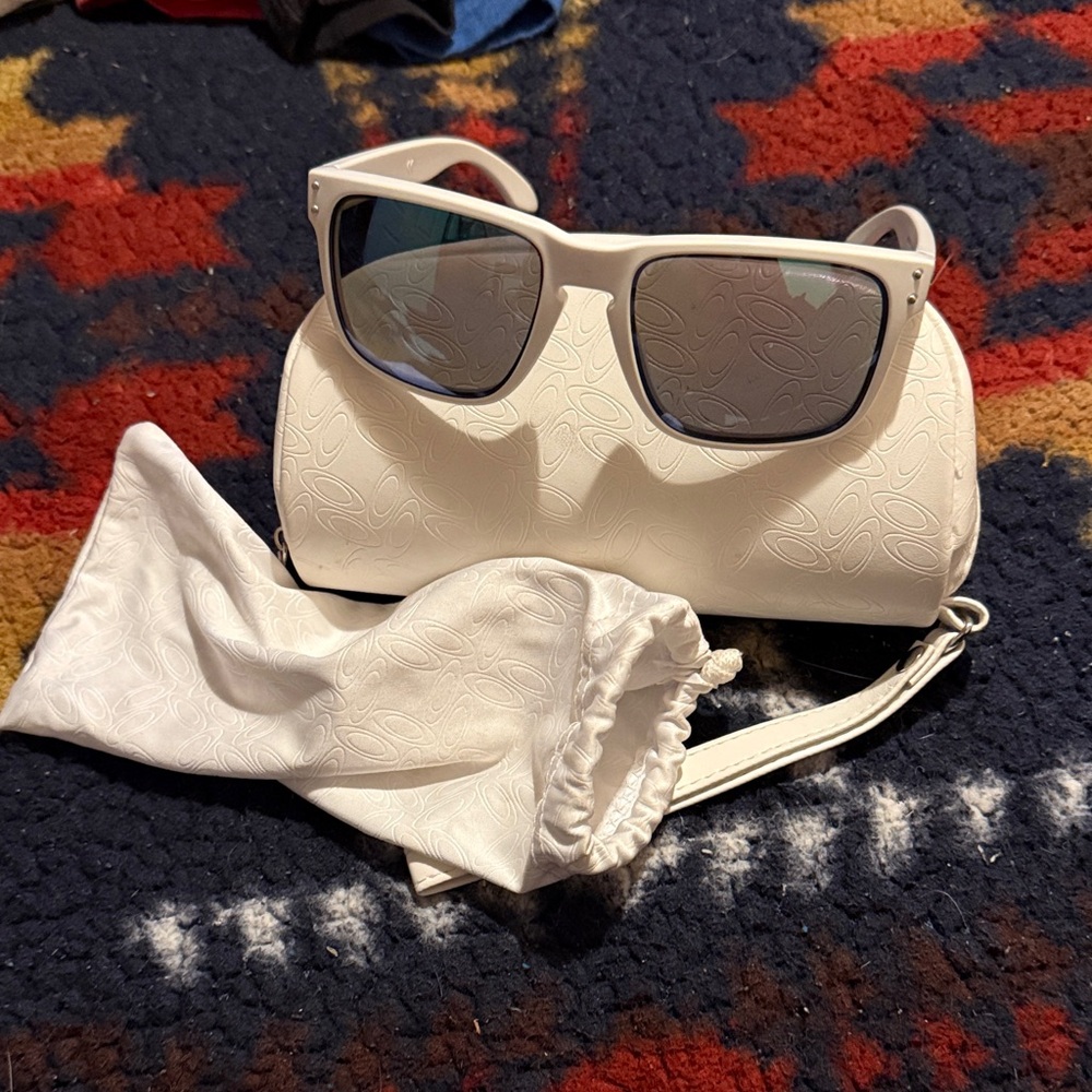Oakley Holbrook